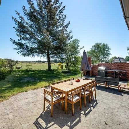 Anniesette - 1-5km From The Sea By Interhome